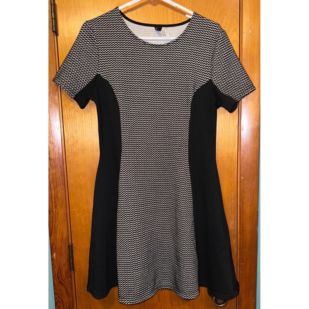 H&M Divided‎ Chevron Textured Black White Knit Fit & Flare Skater Dress Size 14